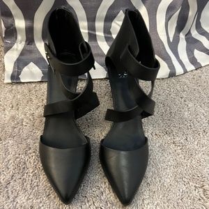 Stylish, Black Leather Shoe with a touch of edgy sophistication